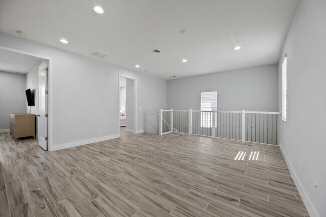 Building Photo - 16259 Sandy Shore Dr