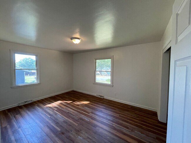 Building Photo - 107 Felter St