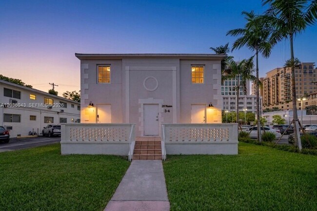 Building Photo - 217 Madeira Ave