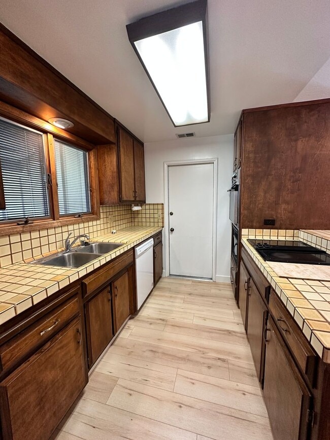 Building Photo - Three bedroom home