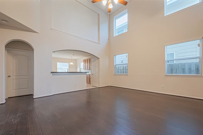 Building Photo - 14243 Oro Valley Dr