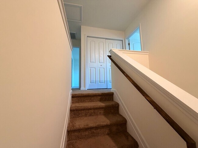 Building Photo - Available Now – Spacious 4BR Home on 1.5 Acres in Rural Hall!