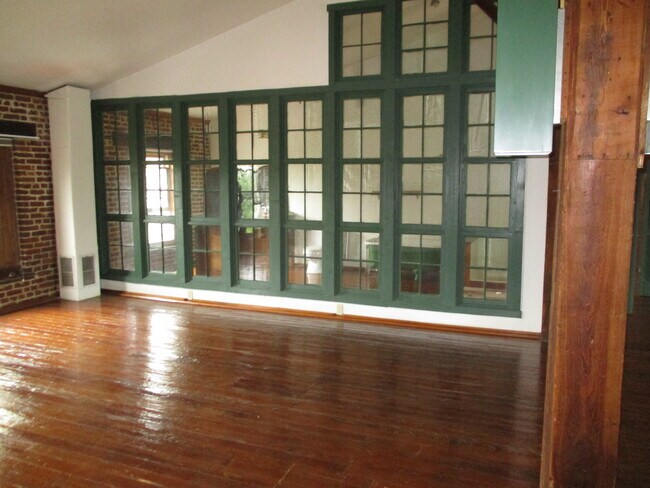 Bedroom - 11 Spruce St