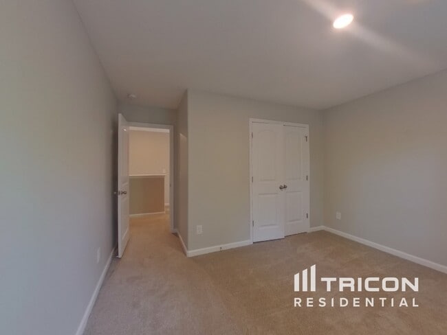 Building Photo - 165 Trailwood Ct