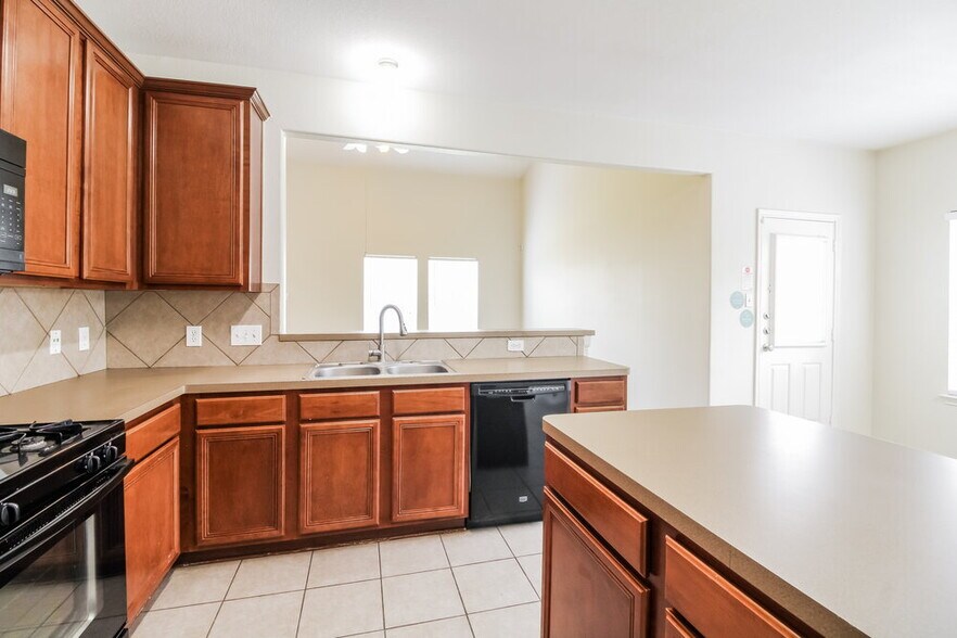 Building Photo - 10007 Barr Lake Dr