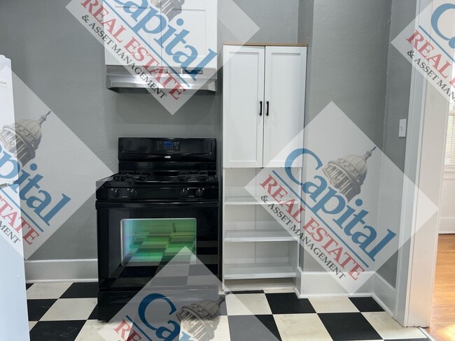 Building Photo - Cozy 2 Bedroom