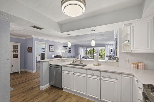 Building Photo - 300 N Hwy A1A