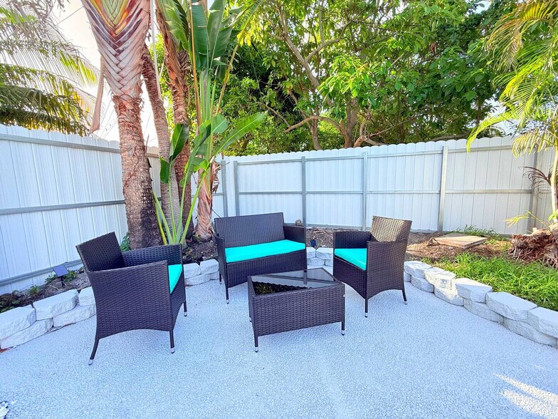 Building Photo - 2013 NW 12th Ave