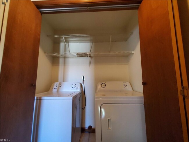Building Photo - 5489 Davis Way