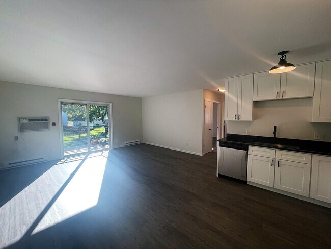 Building Photo - 104 Weber St