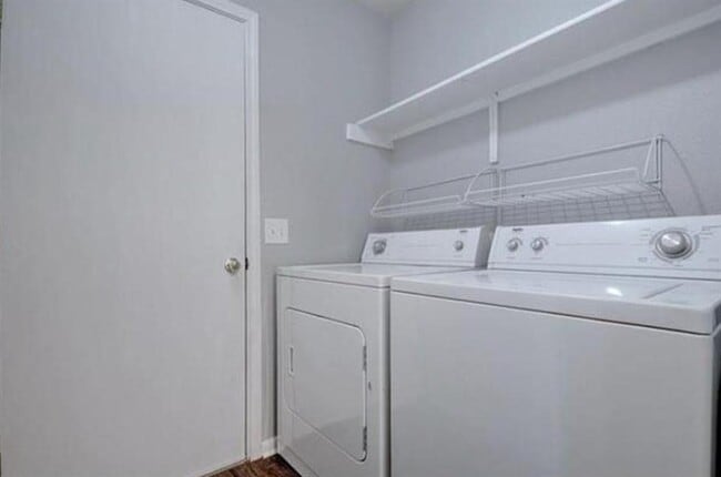 Building Photo - 351 Zebra Dr