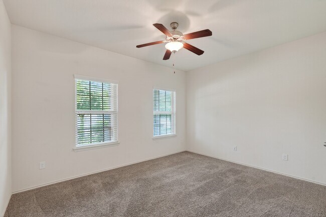 Building Photo - 138 Meadow Grove Dr