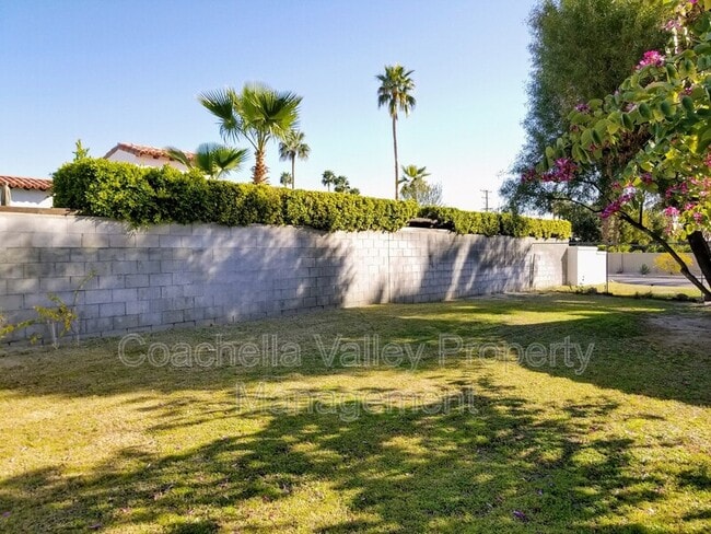 Building Photo - 567 N Hermosa Dr