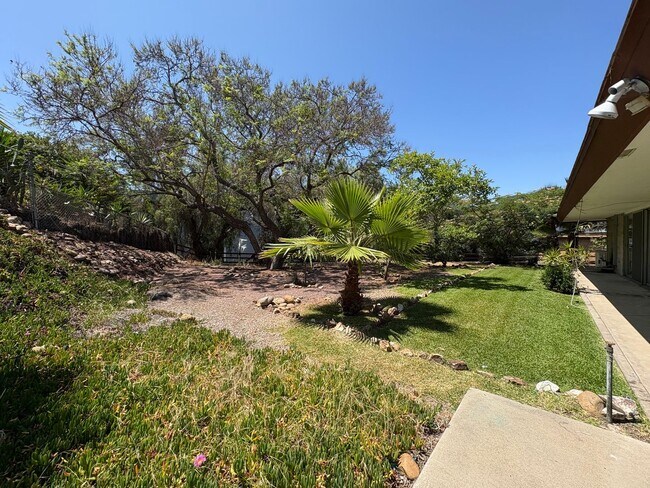 Building Photo - Prestigious Family Home In Outstanding Loc...