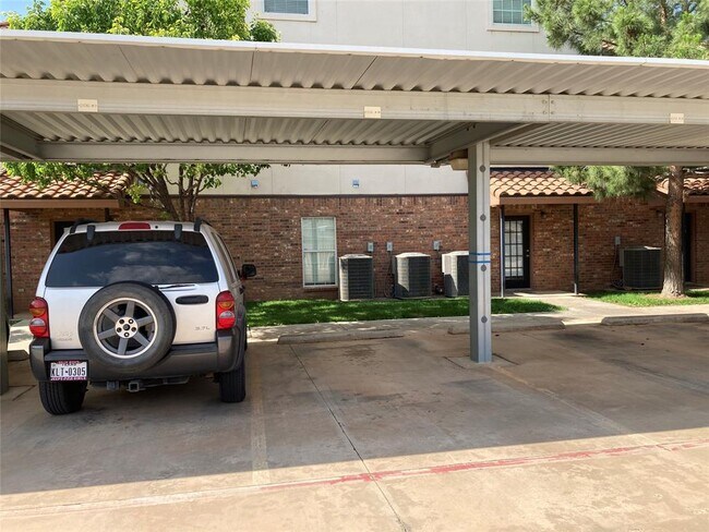 Building Photo - 2106 Main St