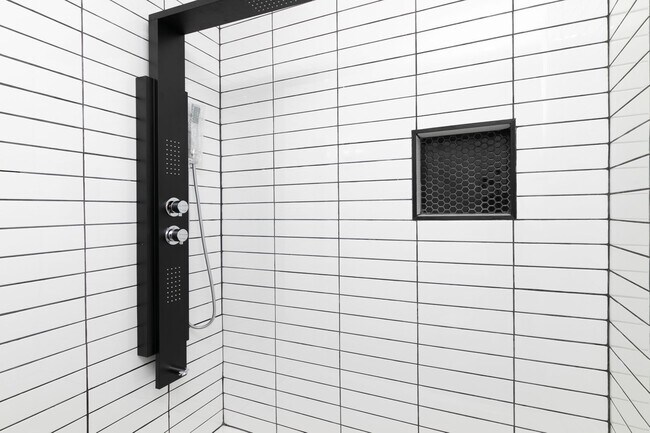 Building Photo - 3033 W Diamond St