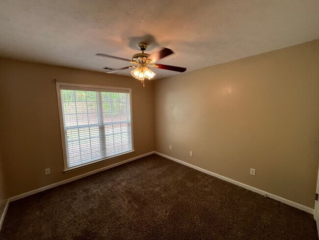 Building Photo - Welcome to the Broadfield Subdivision !! A Place to Call Home.