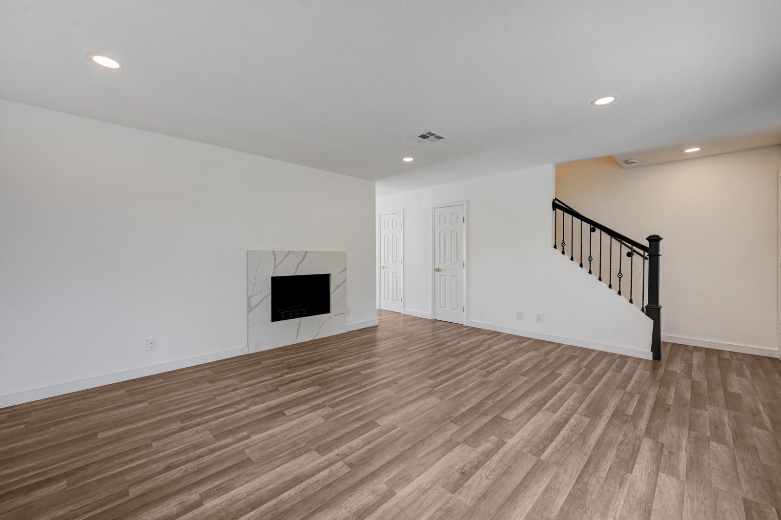 Building Photo - 571 Greenbriar Townhouse Way