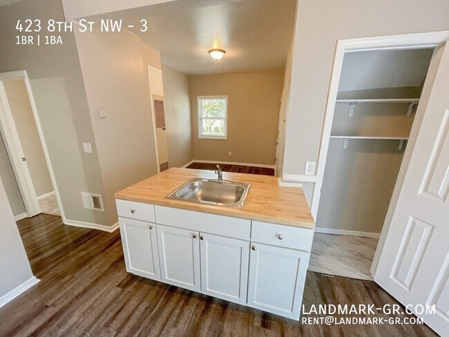 Building Photo - 423 8th St NW
