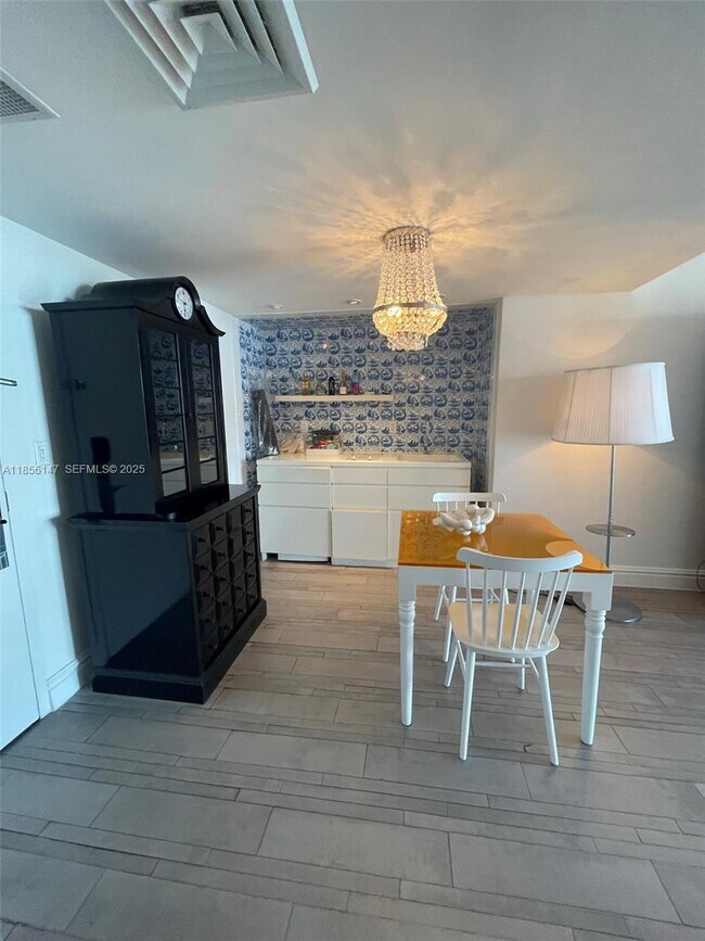 Building Photo - 1100 West Ave