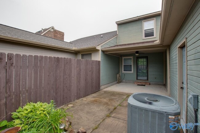 Building Photo - 413 Springview St SW