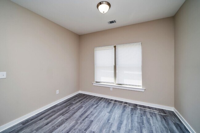 Building Photo - 5505 Blue Jay Cir