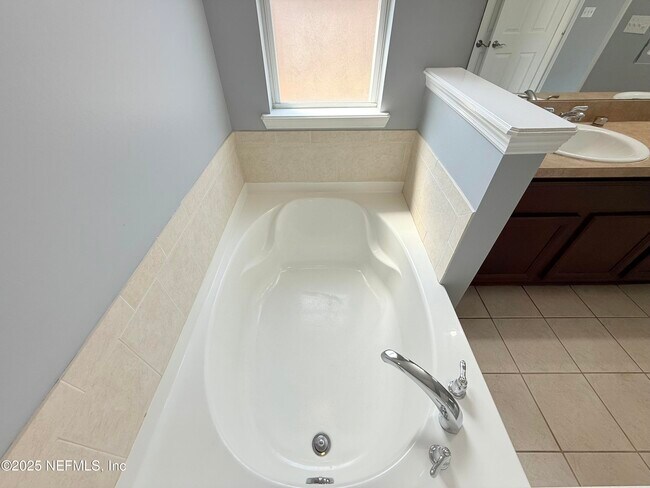 Building Photo - 14793 Falling Waters Dr