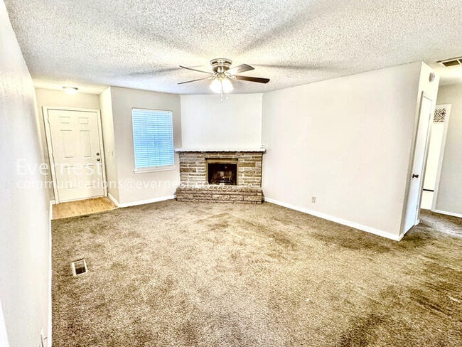 Building Photo - 1756 S Pine Ave