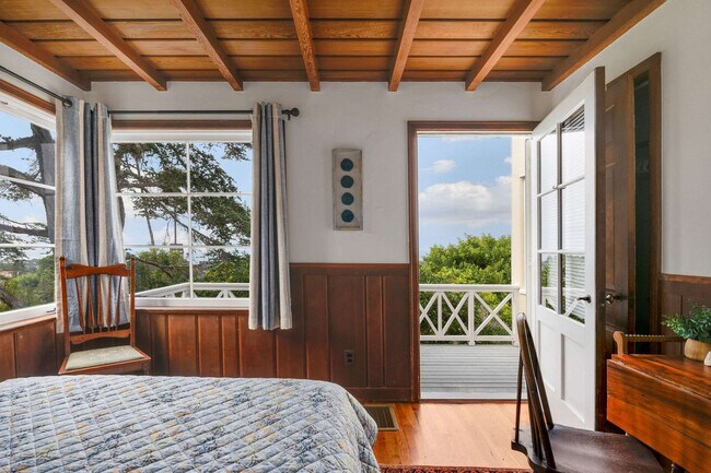 Building Photo - 1850 Castellana Rd