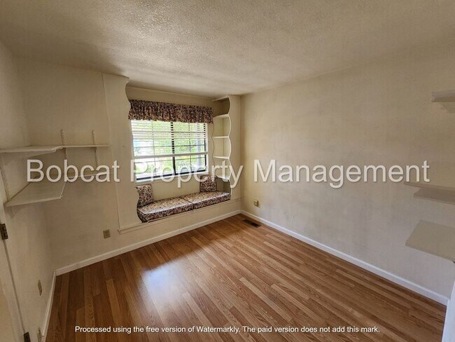 Building Photo - 1740 Cedarwood Dr