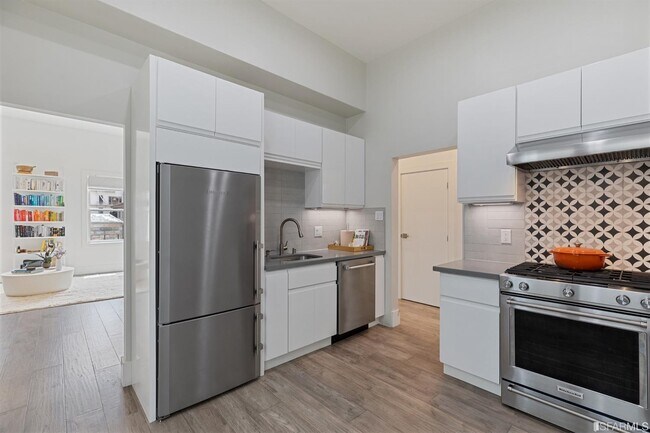 Building Photo - 1620 Broadway