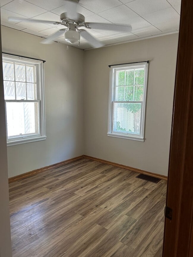 Building Photo - Cozy Single Family House for Rent