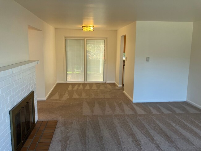 Building Photo - North Seattle 3 Bedroom 1.5 Bath - Well Ma...