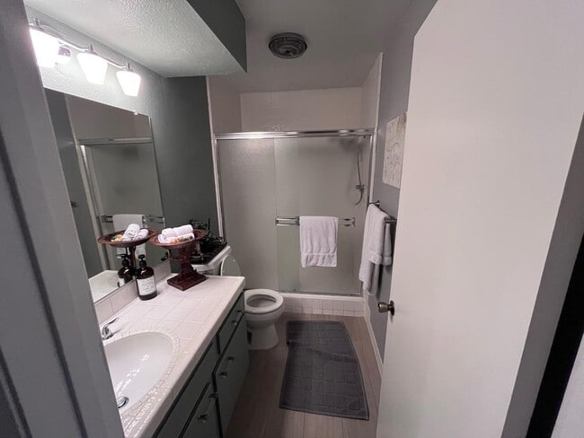 Building Photo - 1815 Glendon Ave