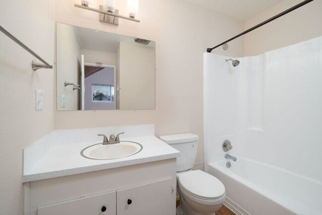 Building Photo - Beautiful 1 bed/ 1 bath ready for you to call home!