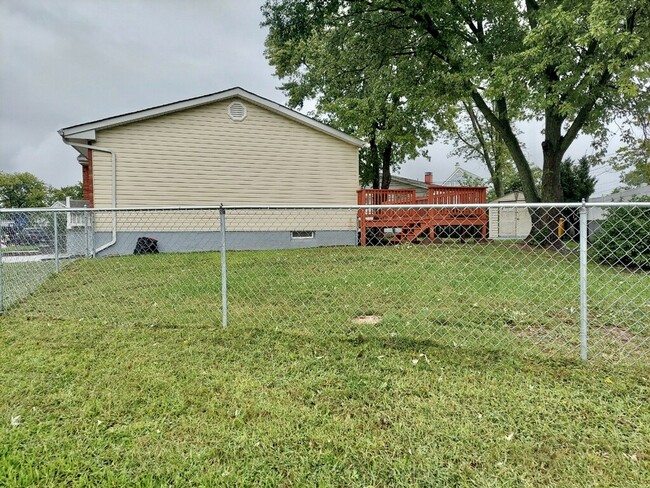 Building Photo - 1201 Cedarcliff Dr