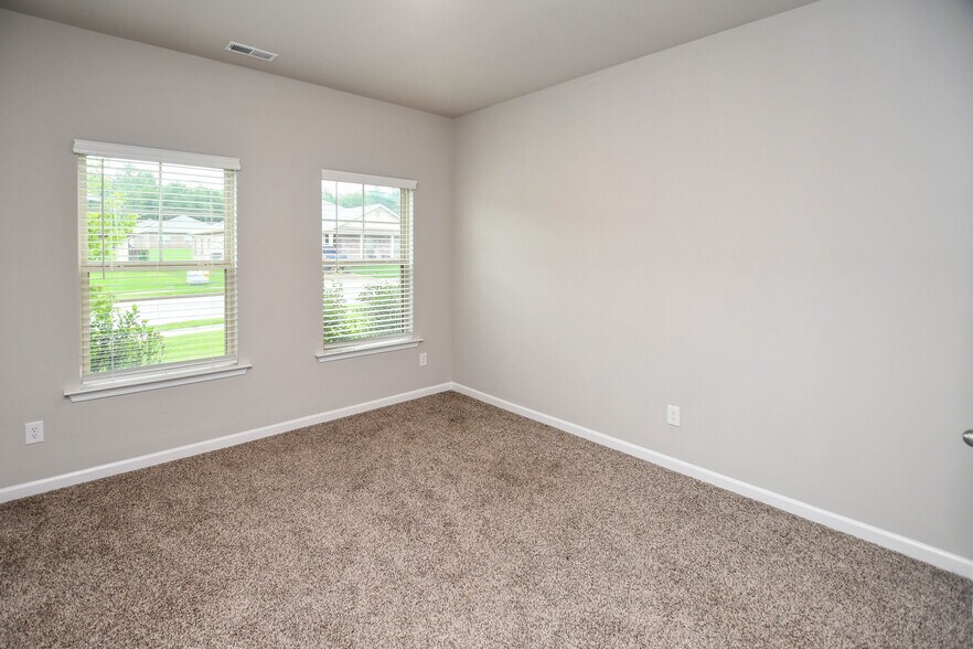 Building Photo - 102 Duskwood Dr