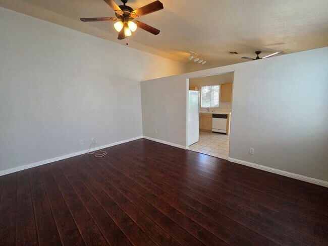 Building Photo - Cozy 3 Bedroom Single Story Home with a Den