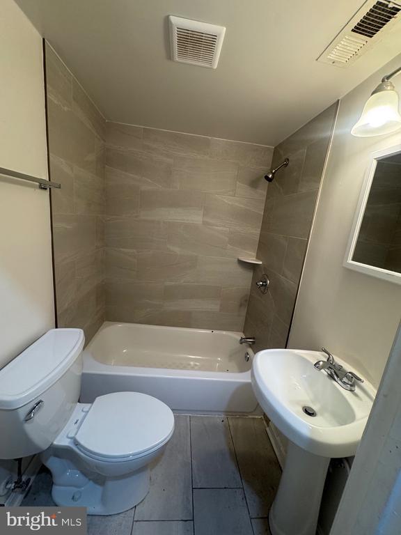 Building Photo - 1108 N Bond St