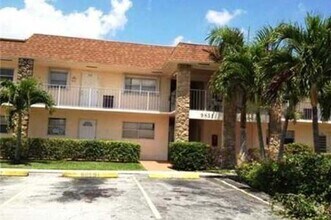 Building Photo - 9851 Sandalfoot Blvd