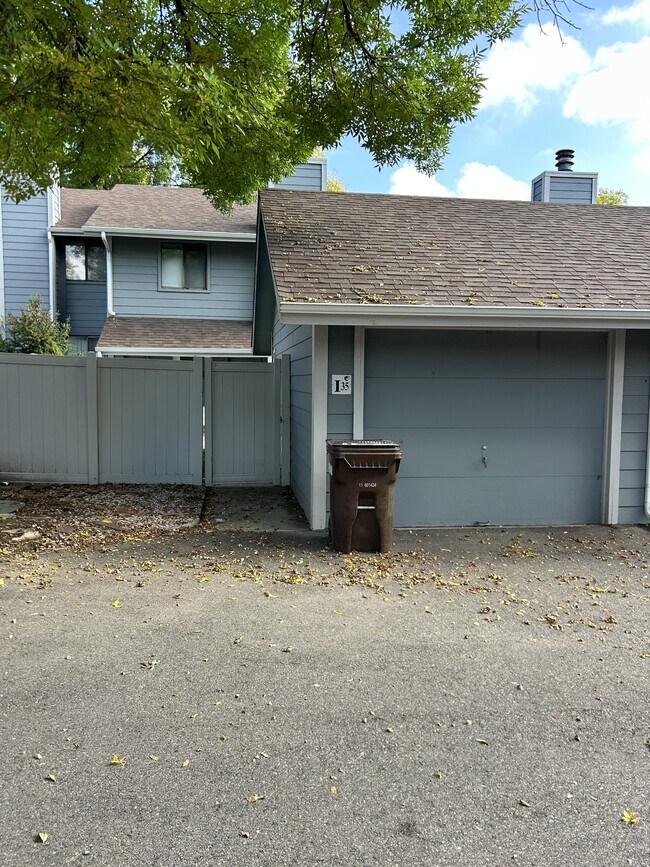 Primary Photo - 3500 Rolling Green Dr