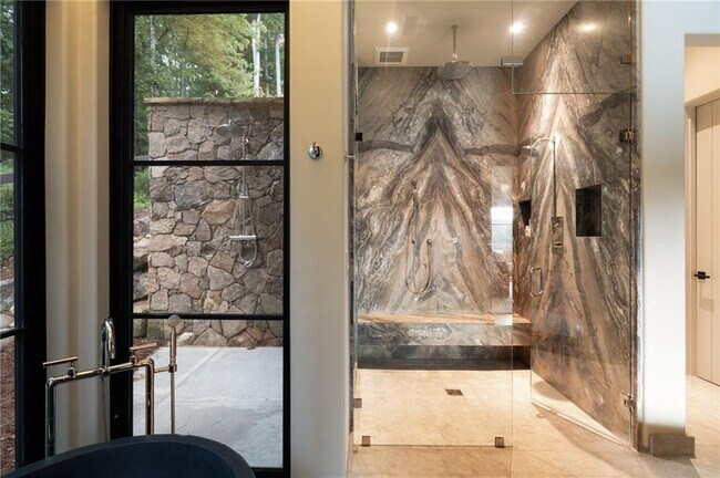 Building Photo - 725 Rocky Point Dr