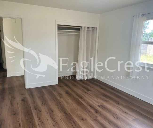 Building Photo - Charming 3 Bedroom, 1 Bath House with Fenc...