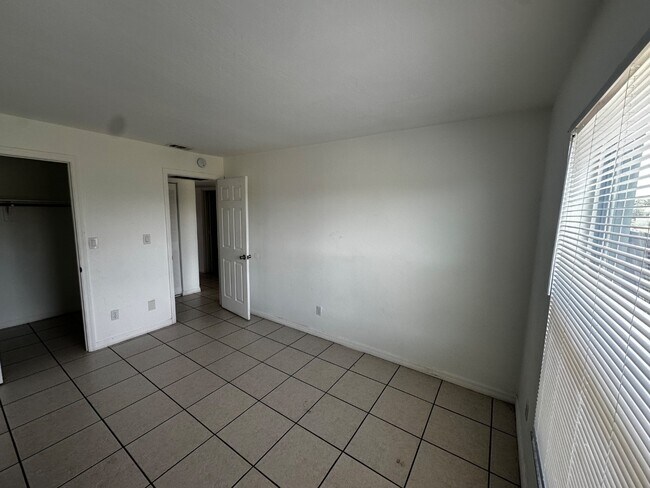 Building Photo - 1151 S Loop Blvd