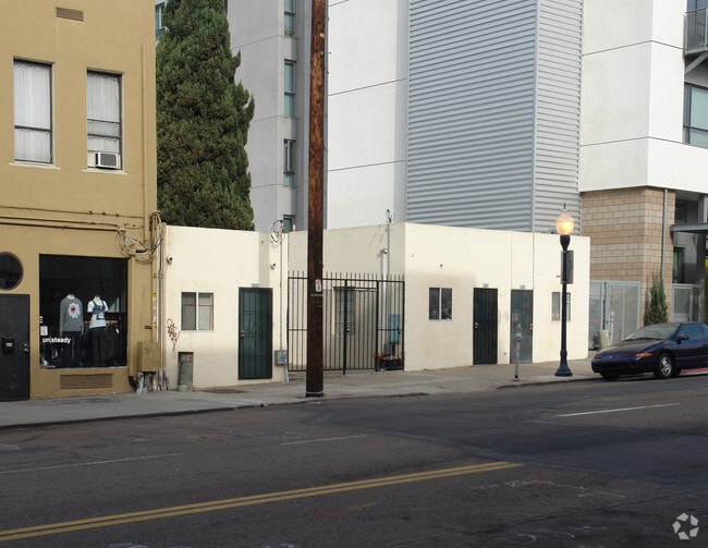 Building Photo - 630-638 1/2 8th Ave