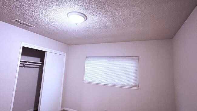 Building Photo - 2080 D St