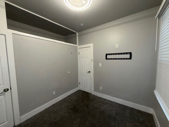 Building Photo - Lovely 2 Bedroom / 1 Bath for Rent - Section 8 Welcome