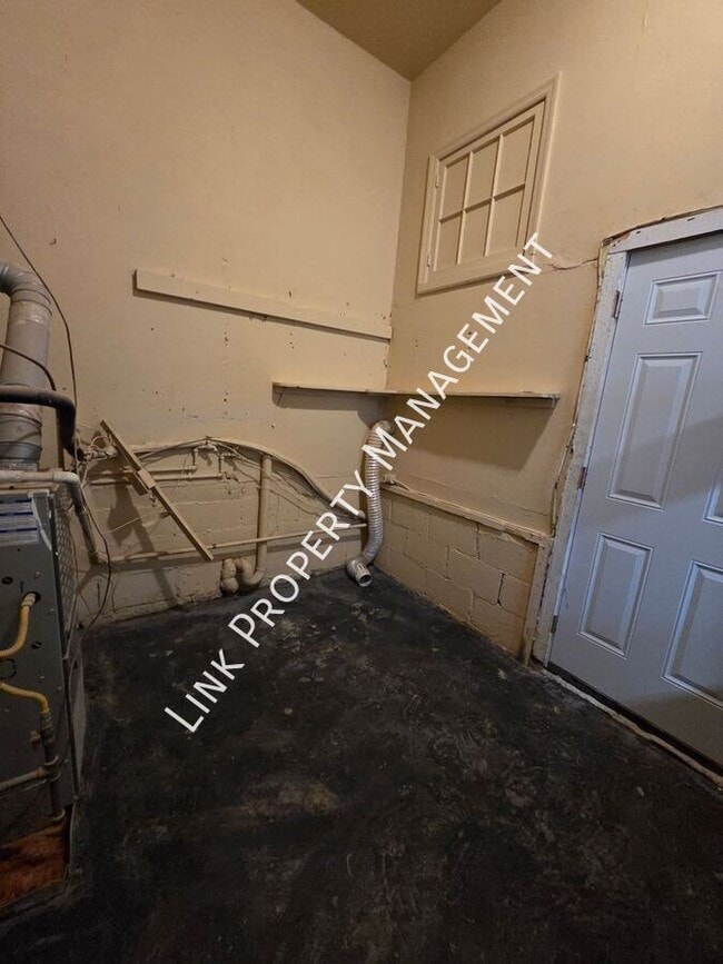 Building Photo - 129 N Moore Rd