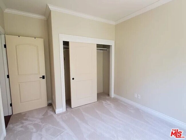 Building Photo - 1135 S Shenandoah St