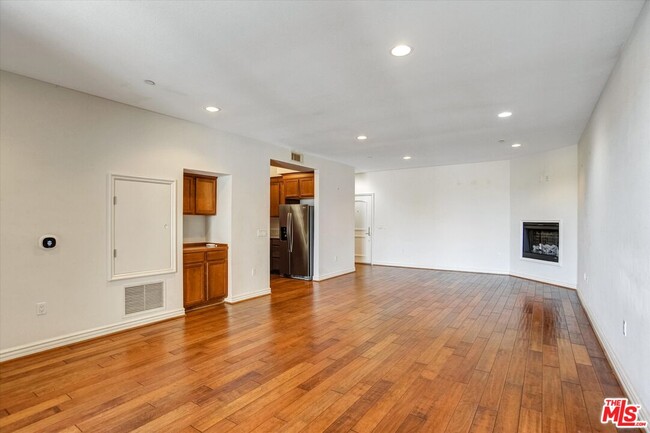 Building Photo - 1410 N Curson Ave